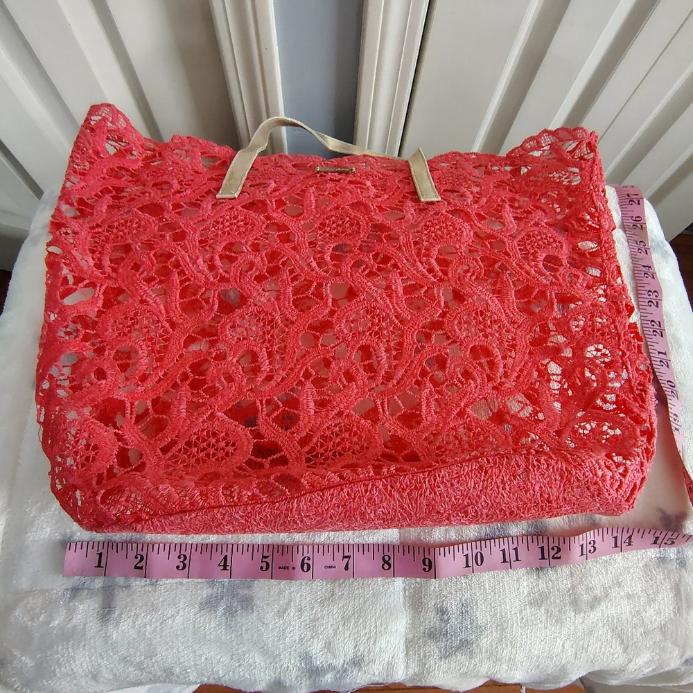 Sarah Lopez Pink Lace Beach Tote Bag with Gold Handles - Picture 7 of 8